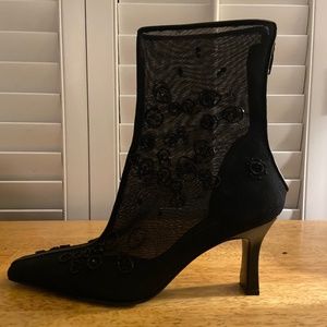 Enzo Angiolini Y-Aschley Black Boot Bootie Beaded Mesh Square Heel and Toe 8M
